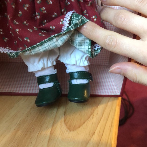 Rebecca vintage porcelain doll by Elby - Picture 7 of 8